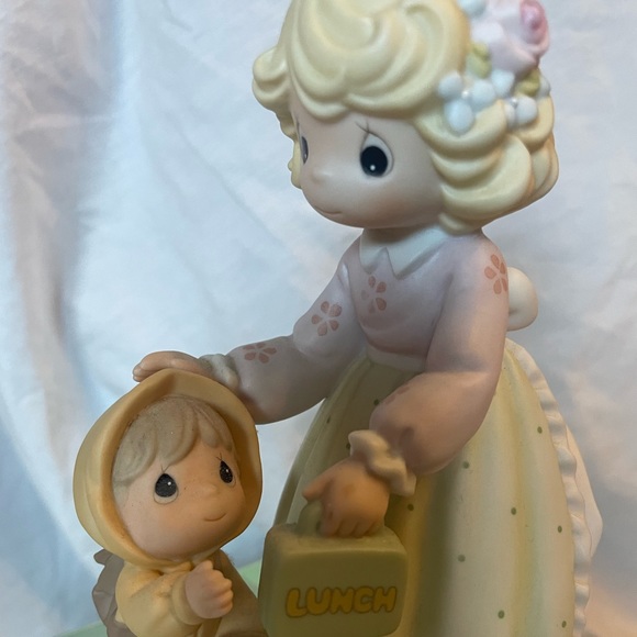 Precious Moments Cherishing Each Special Moment - Picture 3 of 3